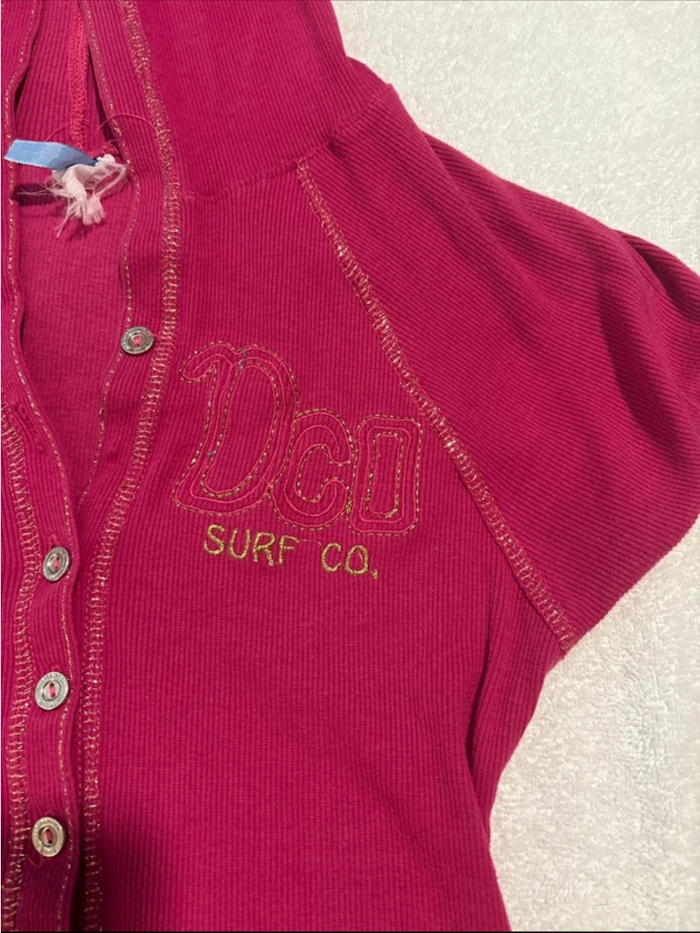 DC Girls Fuchsia Short-Sleeve Hooded Henley with Gold Stitching - Picture 3 of 5